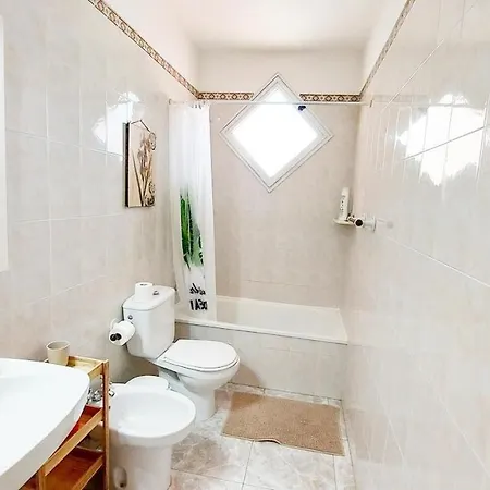 Centric 2 Bedrooms Apartment Near To The Beach - Newly Renovated Bathroom And Bedrooms - By Tenerifehints エル・メダノ
