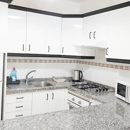 Centric 2 Bedrooms Apartment Near To The Beach - Newly Renovated Bathroom And Bedrooms - By Tenerifehints アパート