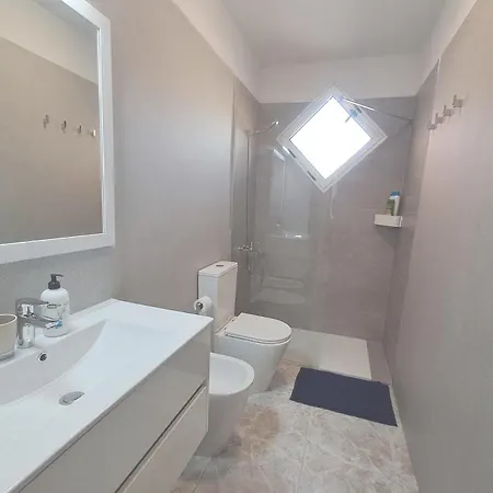 Centric 2 Bedrooms Apartment Near To The Beach - Newly Renovated Bathroom And Bedrooms - By Tenerifehints