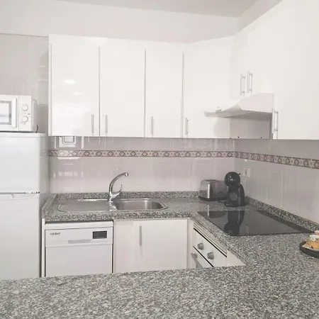 Newly Renovated, Centric 2 Bedrooms Apartment Near To The Beach - By Tenerifehints * エル・メダノ