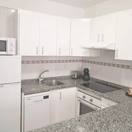 Newly Renovated, Centric 2 Bedrooms Apartment Near To The Beach - By Tenerifehints アパート エル・メダノ