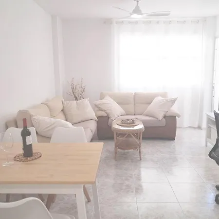 Newly Renovated, Centric 2 Bedrooms Apartment Near To The Beach - By Tenerifehints