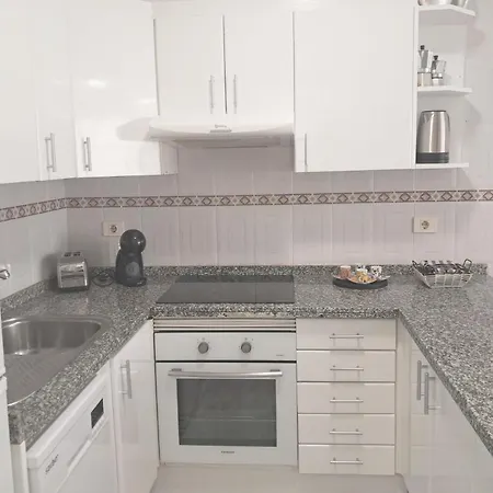Newly Renovated, Centric 2 Bedrooms Apartment Near To The Beach - By Tenerifehints