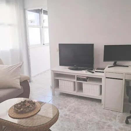 Newly Renovated, Centric 2 Bedrooms Near To The - By Tenerifehints *