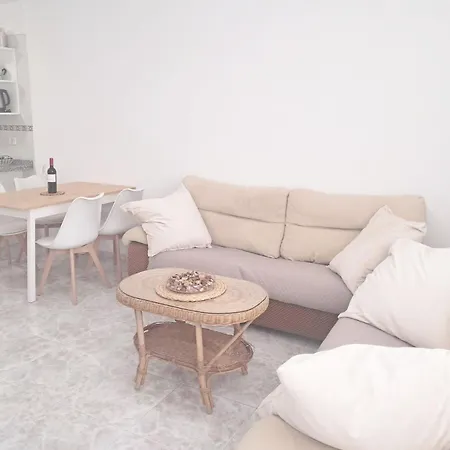 Newly Renovated, Centric 2 Bedrooms Apartment Near To The Beach - By Tenerifehints エル・メダノ