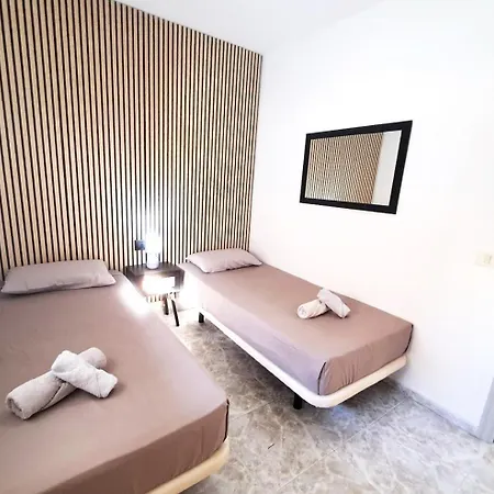 Newly Renovated, Centric 2 Bedrooms Apartment Near To The Beach - By Tenerifehints * エル・メダノ